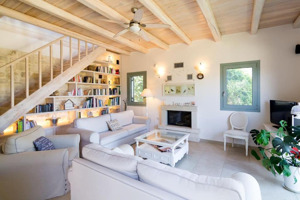 Delightful Seaside Villa 구베스 외부 사진