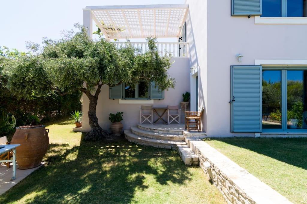 Delightful Seaside Villa 구베스 외부 사진